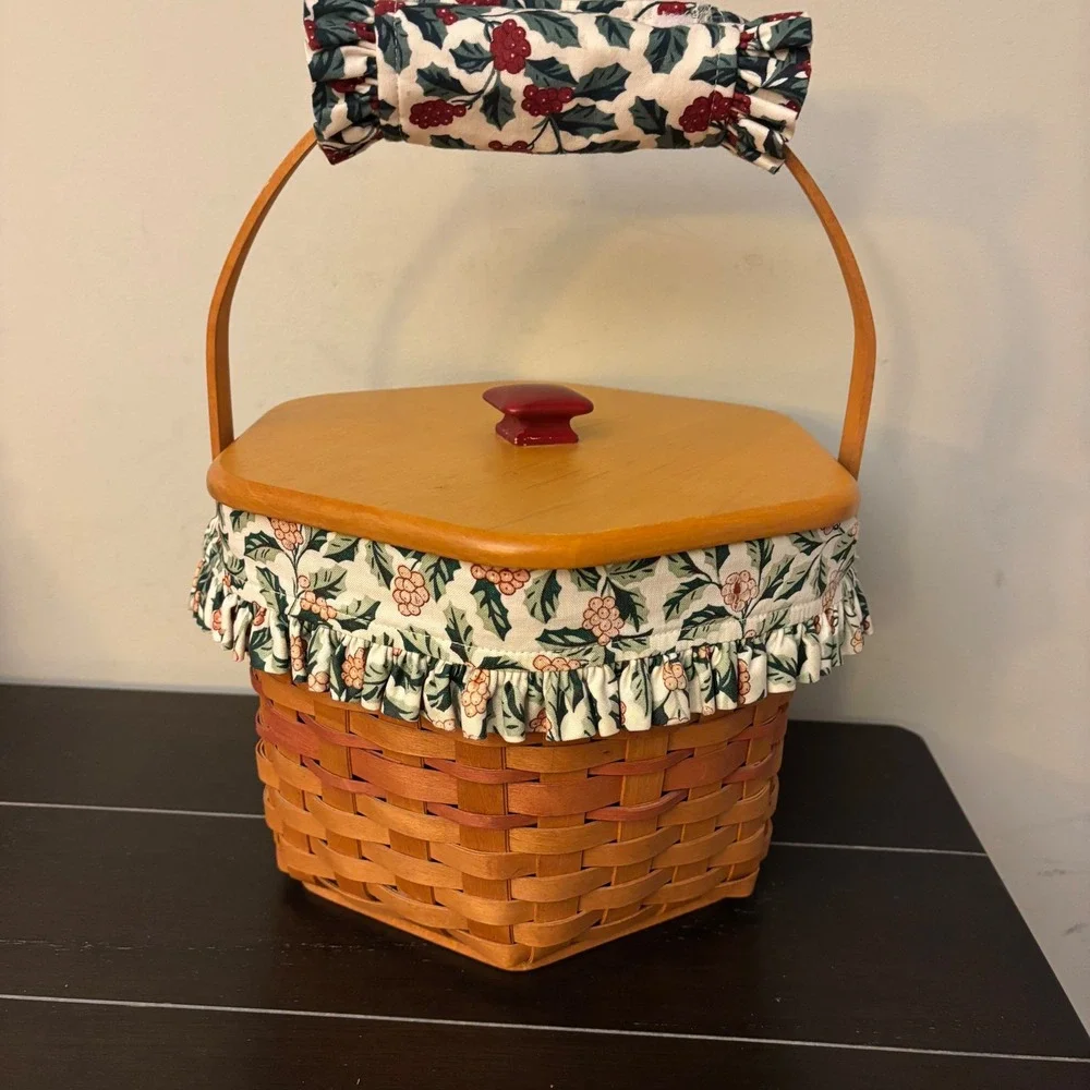 Longaberger 1997 Christmas Collection Snowflake Basket‎ w Lid, Liner & Divider